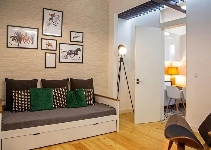 Colourful&Tasteful 2bedroom Apartment in Graça